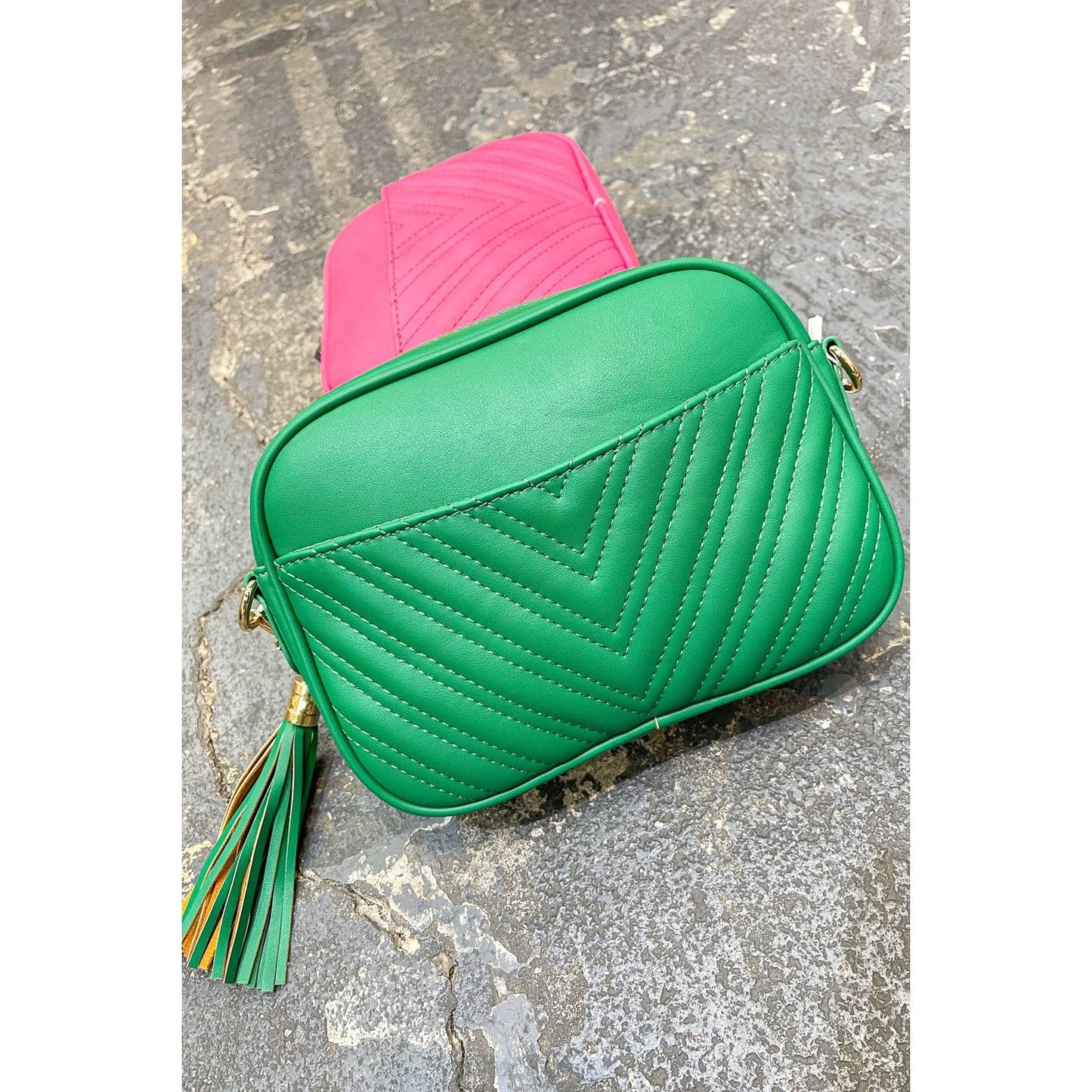 BEBLESSED - CLASSIC V QUILTED RECTANGULAR CROSSBODY BAG WITH TASSEL: ONE SIZE / GREEN